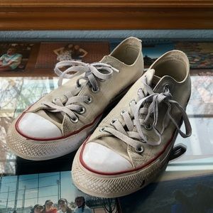 Converse Women’s 9!